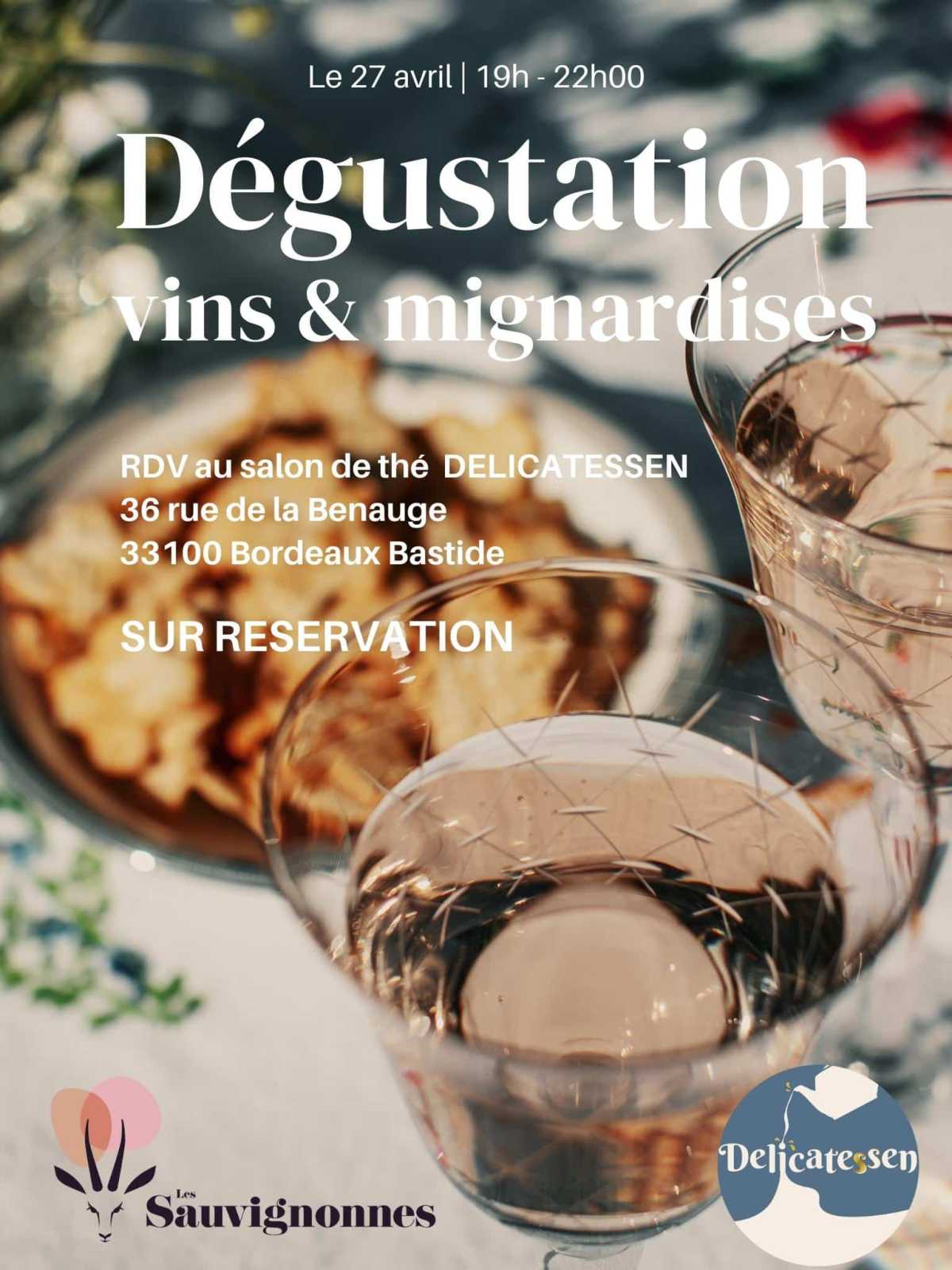 Verre de rosé et mignardises sur table ombragée